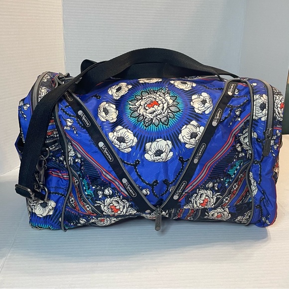 Lesportsac Handbags - LeSportsac Collette Large Convertible Duffel Bag